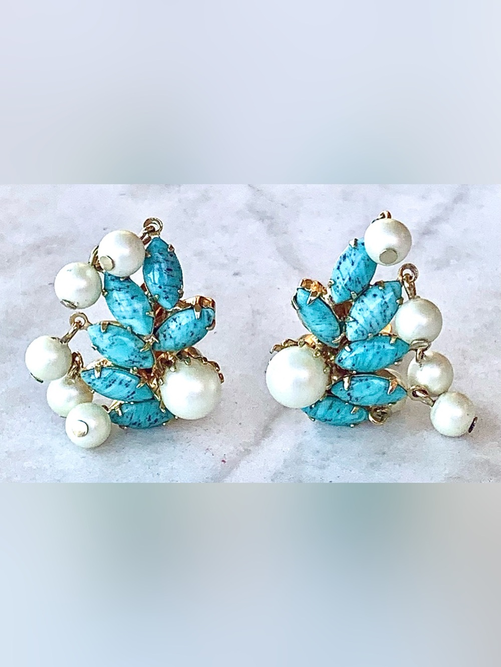 HOBE’ Turquoise and Pearl Cluster Clip-On Earrings GOLD VINTAGE FAUX MID CENTURY